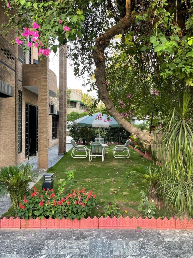 Riviera Courtyard Guest House 伊斯兰堡 外观 照片