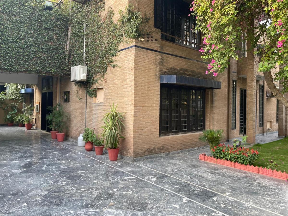 Riviera Courtyard Guest House 伊斯兰堡 外观 照片