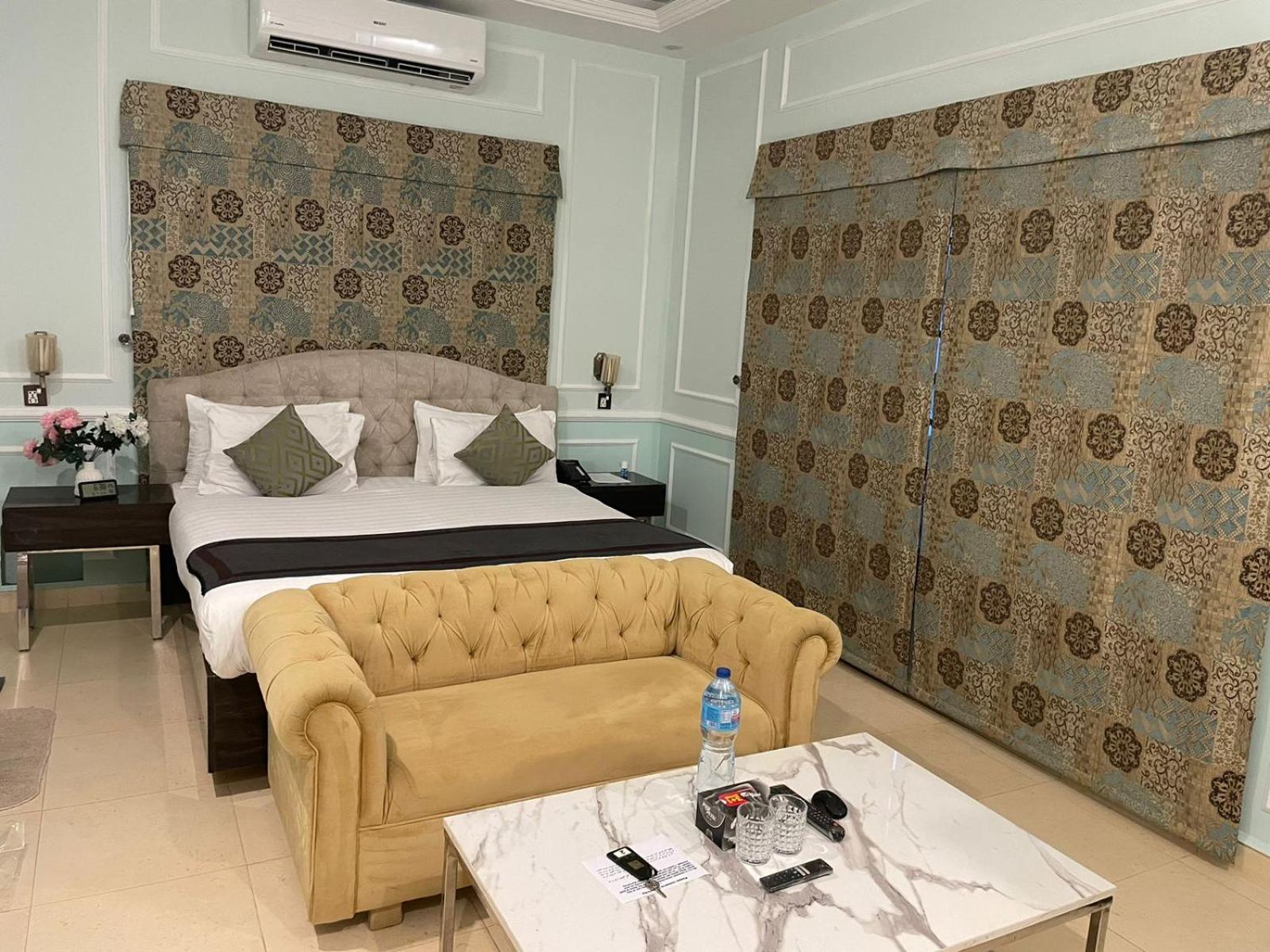 Riviera Courtyard Guest House 伊斯兰堡 外观 照片